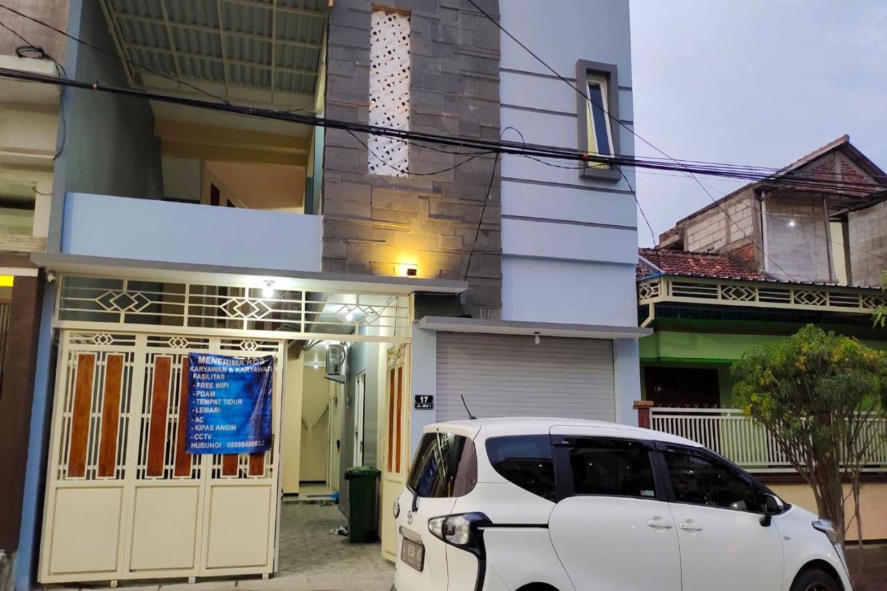 Oyo 91209 Arjuna Residence Syariah Sby Surabaya Exterior foto